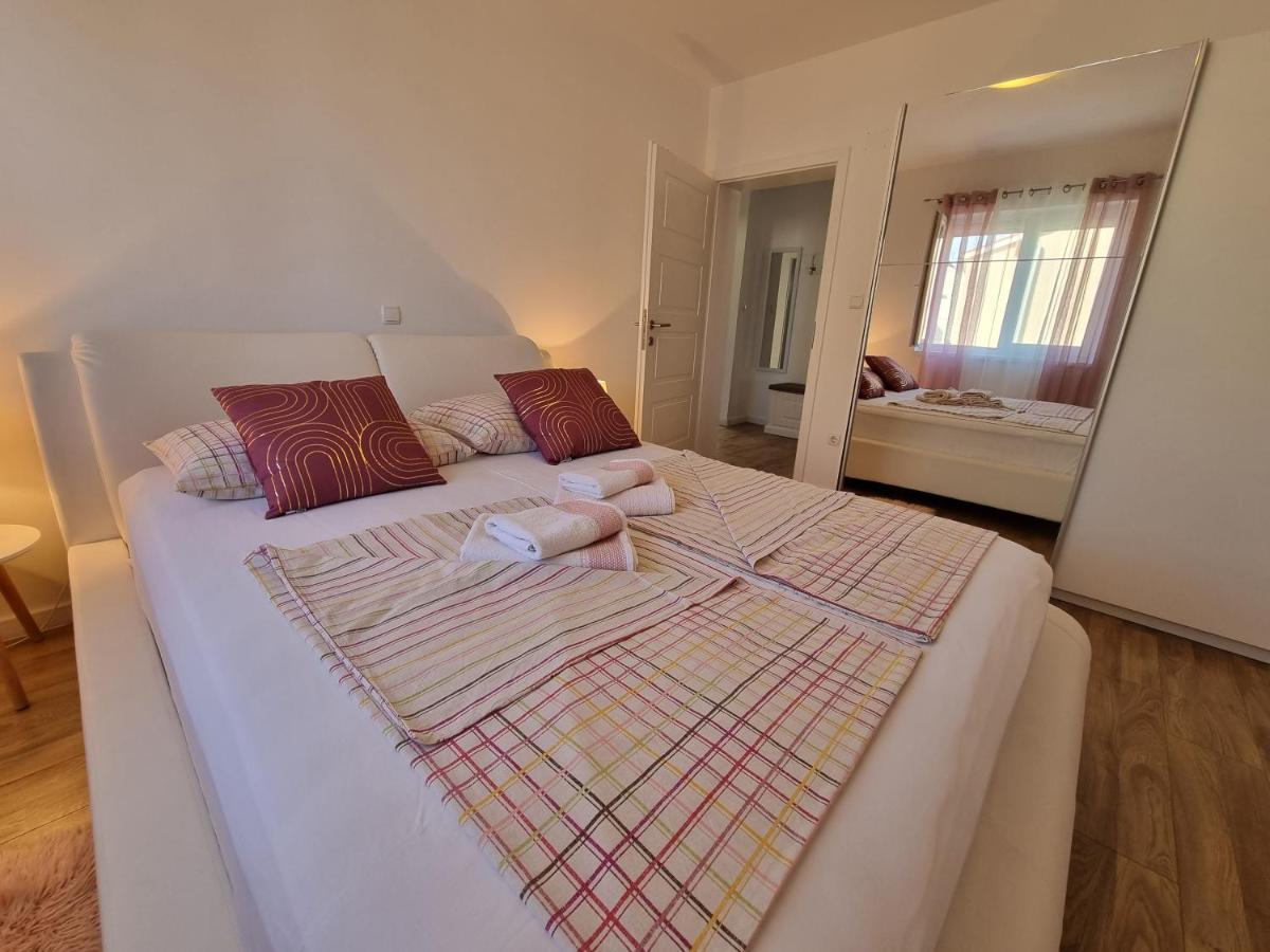 Apartments Manuel Banjol Bagian luar foto